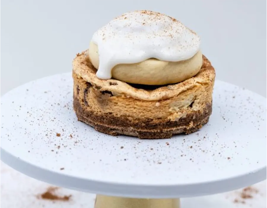 Cinnamon Roll Cheesecake